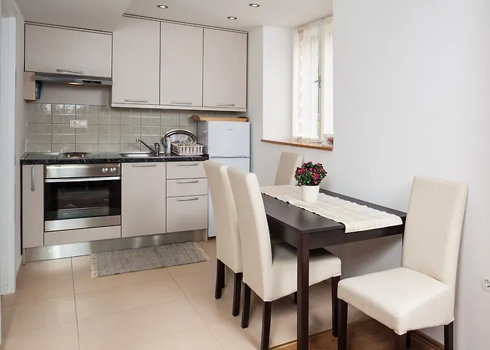 Dora Apartmán